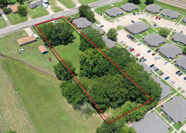 Property at 2501 Leopard Dr, Liberty Eylau, TX 75501, 4 beds, 3 baths