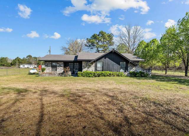Property at 810 County Rd 3676, Queen City, TX 75572, 3 beds, 2 baths