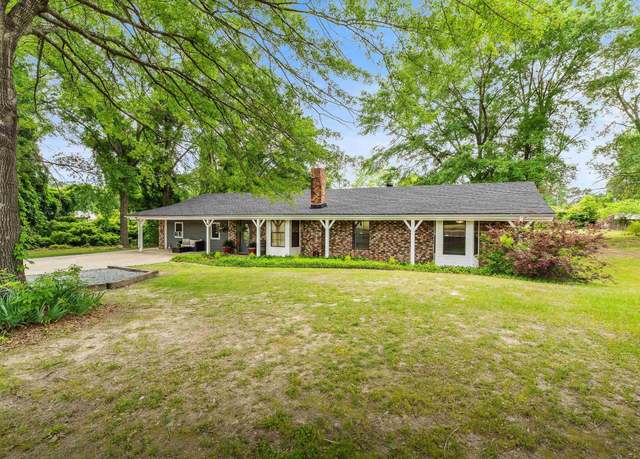 Property at 704 Lindsey Ln, Atlanta, TX 75551, 4 beds, 2 baths