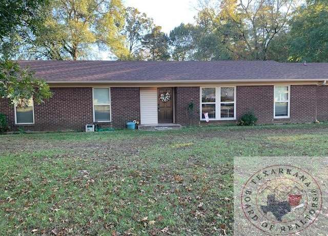 Property at 118 Fairway St, Texarkana, TX 75501, 3 beds, 2 baths