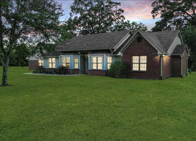Property at 11 Cardinal Ln, Wake Village, TX 75501, 4 beds, 3 baths