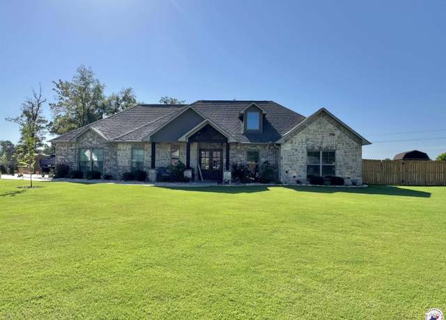 Property at 70 Chesterfield Cir, Texarkana, TX 75503, 4 beds, 2.5 baths