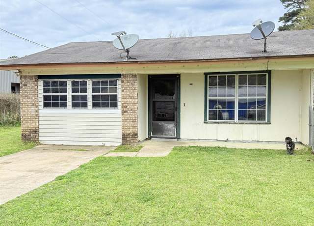 Property at 116 W Mccrary St, Mineral Springs, AR 71851, 3 beds, 2 baths
