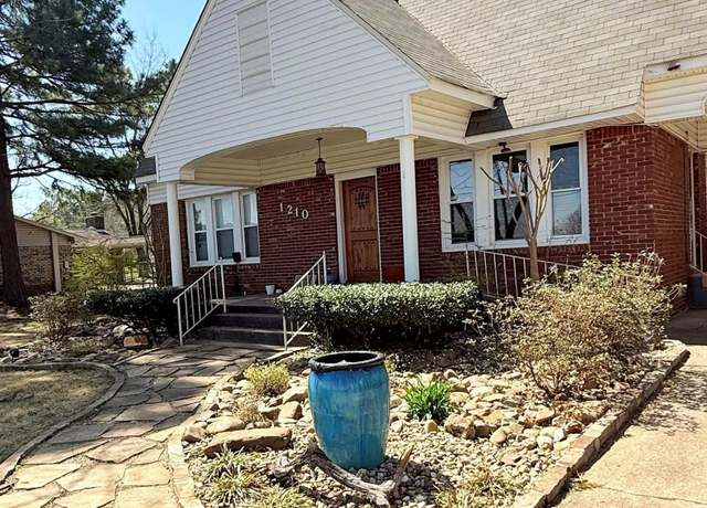 Property at 1210 Cale, Prescott, AR 71857, 3 beds, 1.5 baths