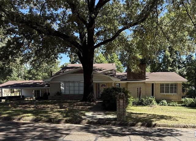 Property at 2305 Cherry Hill Rd, Texarkana, TX 75503, 4 beds, 2.5 baths