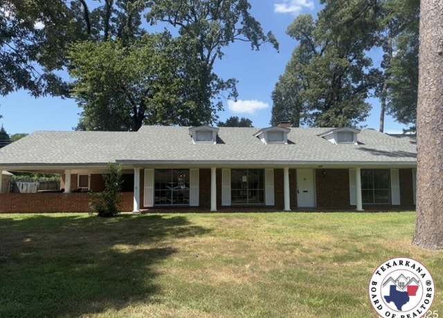 Property at 108 Wildwood Dr, Texarkana, TX 75501, 3 beds, 2 baths