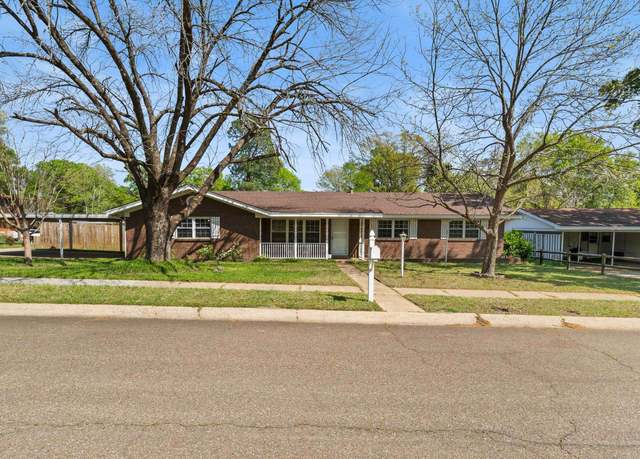 Property at 3312 Robinhood Ln, Texarkana, TX 75501, 4 beds, 2 baths