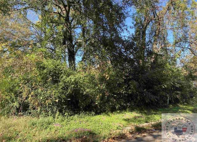 Property at 1020 Capp St, Texarkana, TX 75501