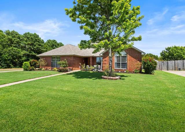 Property at 302 Meadowridge Dr, Texarkana, AR 71854, 4 beds, 2 baths
