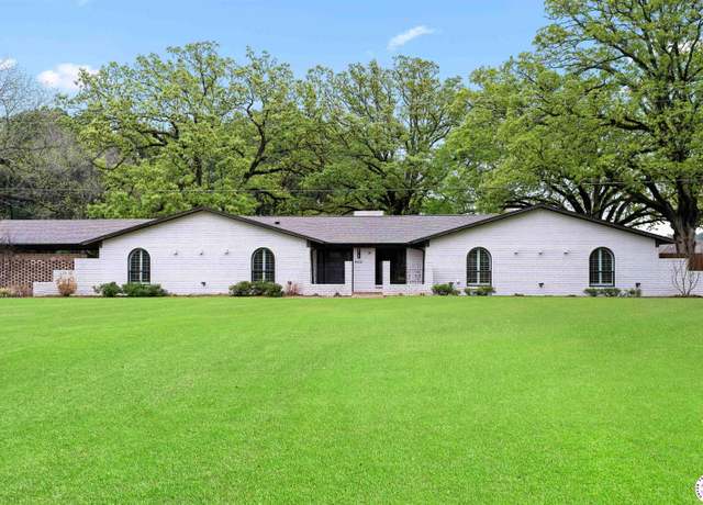 Property at 4612 N Kings Hwy, Texarkana, TX 75503, 4 beds, 3.5 baths