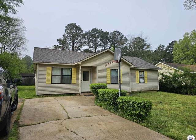 Property at 2015 W Ave Ave E, Hope, AR 70801, 3 beds, 1 bath