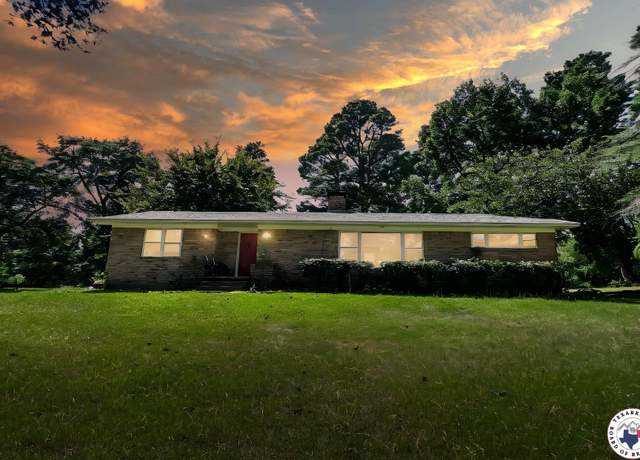 Property at 33 Leggett Dr, Texarkana, TX 75503, 4 beds, 2 baths