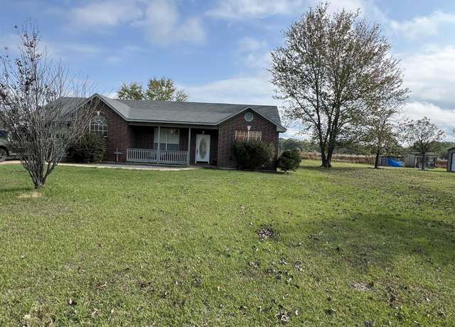 Property at 702 E 13th St, Hooks, TX 75561, 3 beds, 2 baths