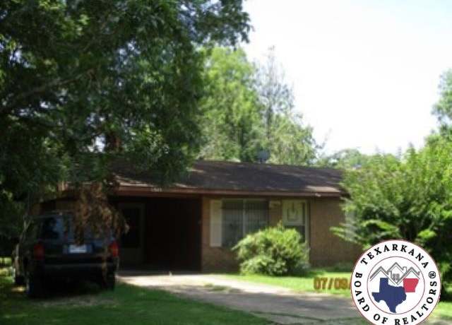Property at 1305 W Ave C St, Hope, AR 71801, 3 beds, 1 bath