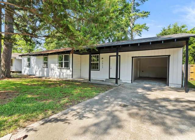 Property at 2615 Garland Ave, Texarkana, AR 71854, 3 beds, 2 baths
