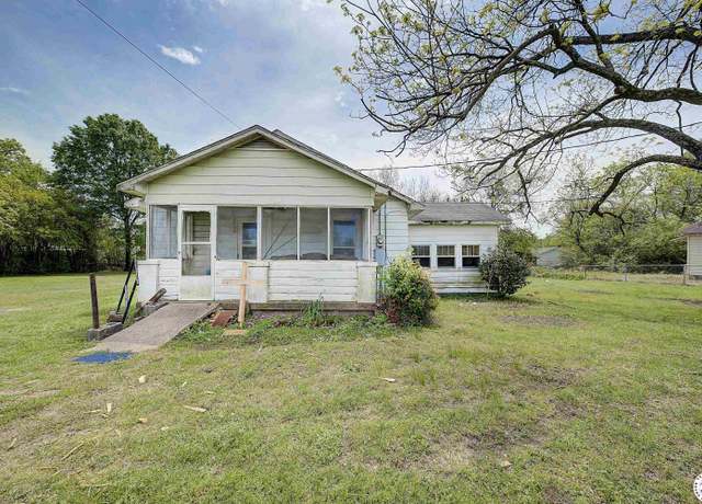 Property at 2808 E 19th St, Texarkana, AR 71854, 2 beds, 1 bath