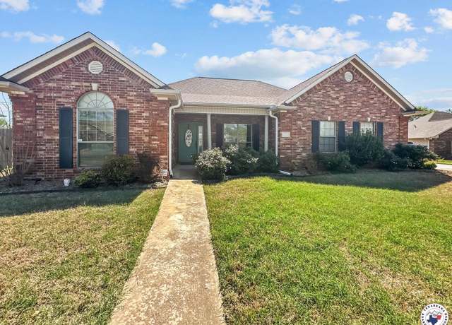 Property at 8 Bridlewood Dr, Texarkana, TX 75503, 3 beds, 2 baths