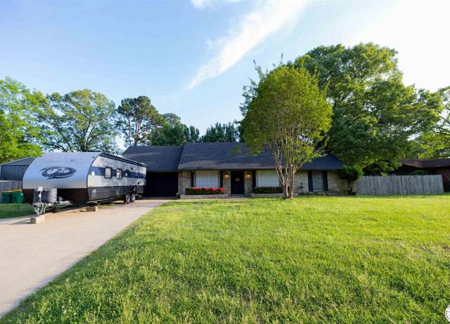 Property at 3525 Galleria Oaks Dr, Texarkana, TX 75503, 3 beds, 2 baths