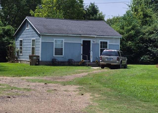 Property at 8 Meade Pl, Hooks, TX 75561, 2 beds, 1 bath