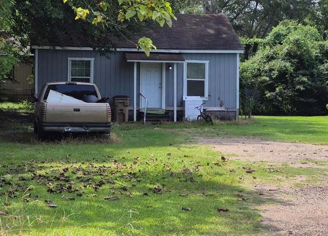 Property at 7 Meade Pl, Hooks, TX 75561, 2 beds, 1 bath