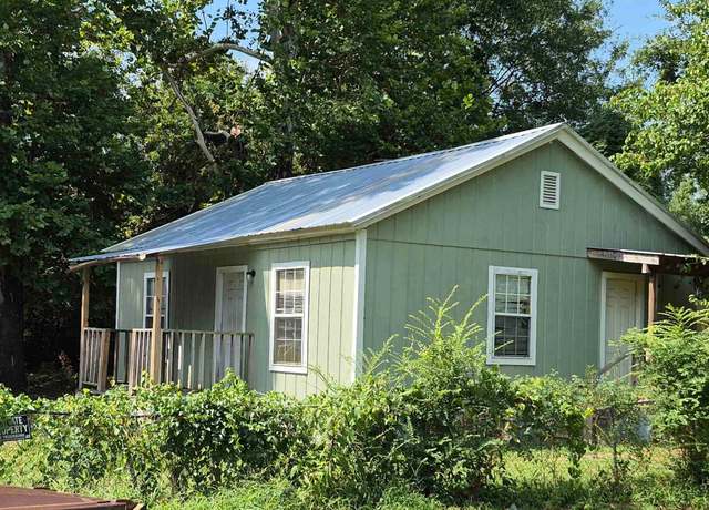 Property at 2 Somervell St, Hooks, TX 75561, 2 beds, 1 bath