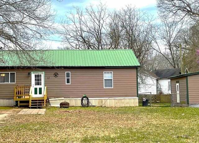 Property at 12 Craig St, Hooks, TX 75561, 2 beds, 1 bath