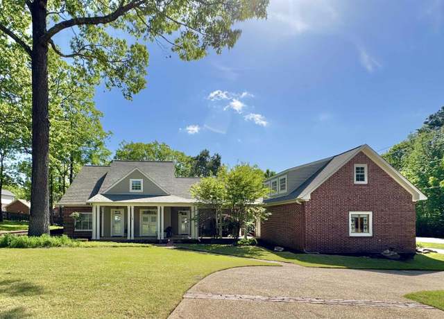 Property at 6902 Live Oak Dr, Texarkana, AR 71854, 3 beds, 2 baths
