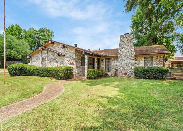 Property at 4110 Canadian St, Texarkana, TX 75503, 3 beds, 2.5 baths