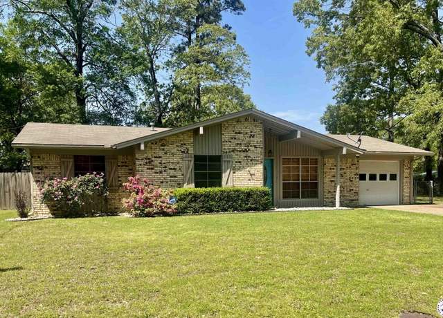Property at 3703 Greenwood St, Texarkana, AR 71854, 3 beds, 2 baths