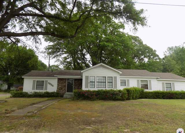 Property at 4024 Main St, Texarkana, TX 75503, 4 beds, 3 baths