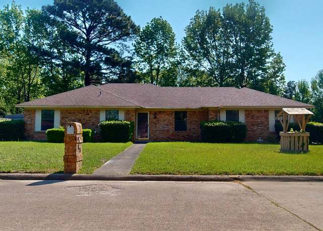 Property at 60 Meadowview Dr, Texarkana, AR 71854, 3 beds, 2 baths