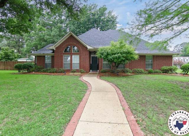 Property at 320 Edgewood Ln, Wake Village, TX 75501, 3 beds, 2 baths
