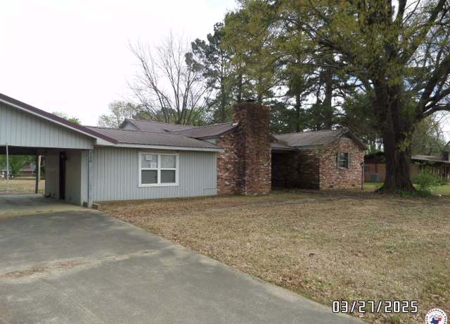 Property at 120 N Holcomb St, Mineral Springs, AR 71851, 3 beds, 2 baths