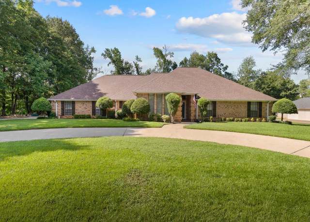 Property at 30 Hickory Oak Ln, Texarkana, TX 75501, 4 beds, 3 baths
