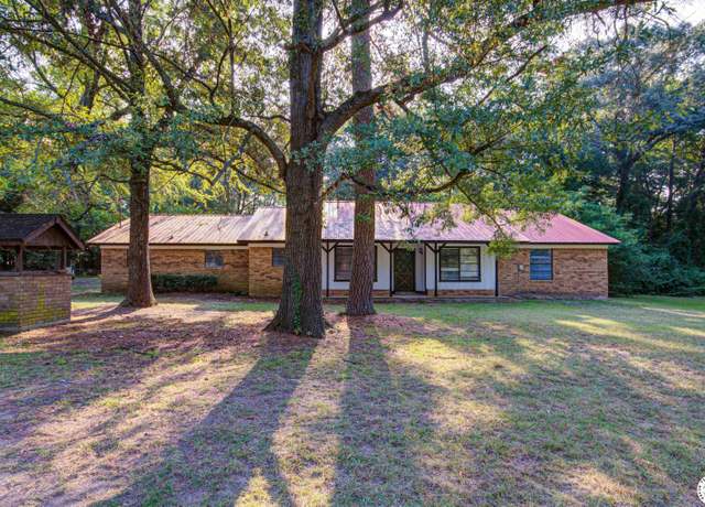 Property at 605 Warren Thomas Rd, Texarkana, TX 75501, 3 beds, 2 baths