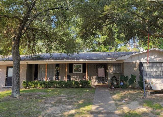 Property at 4207 Wood St, Texarkana, TX 75503, 3 beds, 1.5 baths