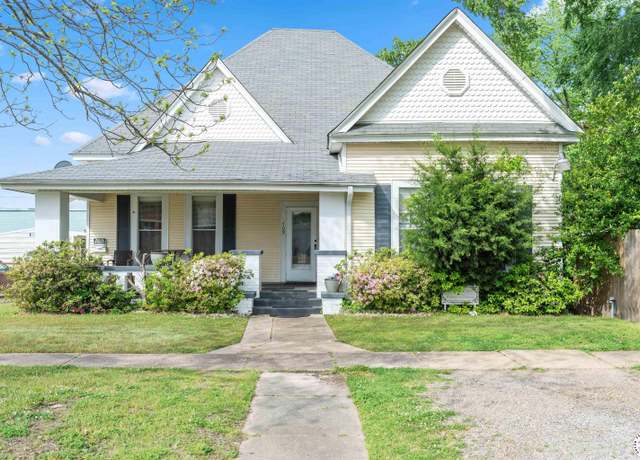 Property at 709 Veterans Memorial Dr, Texarkana, TX 75501, 6 beds, 3 baths