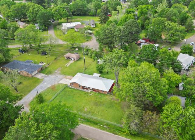 Property at 2401 E Avenue B, Hooks, TX 75561, 3 beds, 2 baths
