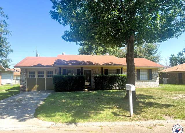 Property at 11 N Hermitage Dr, Texarkana, AR 71854, 3 beds, 1.5 baths