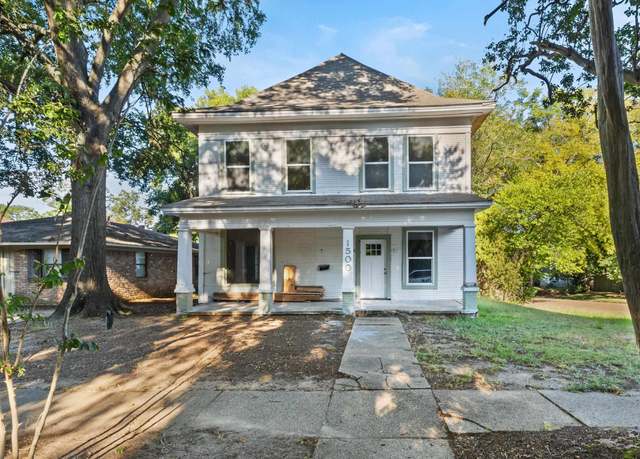 Property at 1500 Pecan St, Texarkana, AR 71854, 4 beds, 3 baths