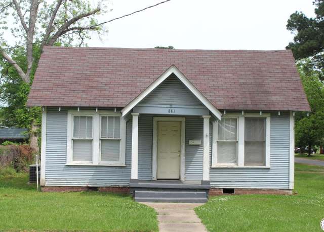 Property at 720 First St, Hope, AR 71801, 2 beds, 1 bath