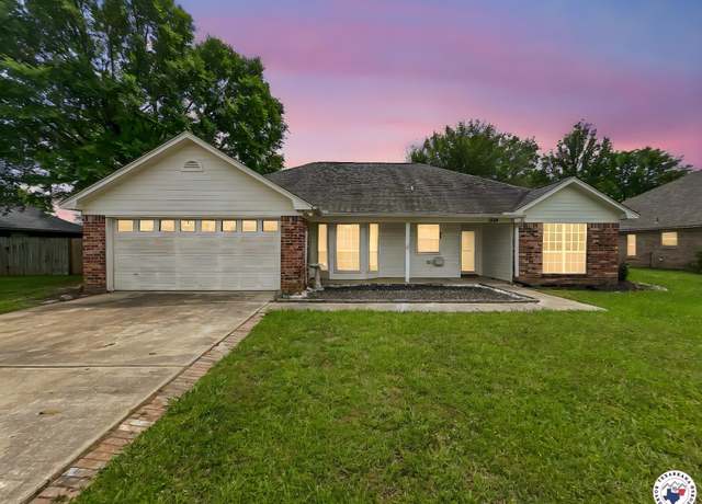 Property at 1910 Woodway Dr, Texarkana, AR 71854, 3 beds, 2 baths