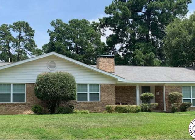 Property at 2 Evergreen Dr, Texarkana, TX 75501, 3 beds, 2 baths