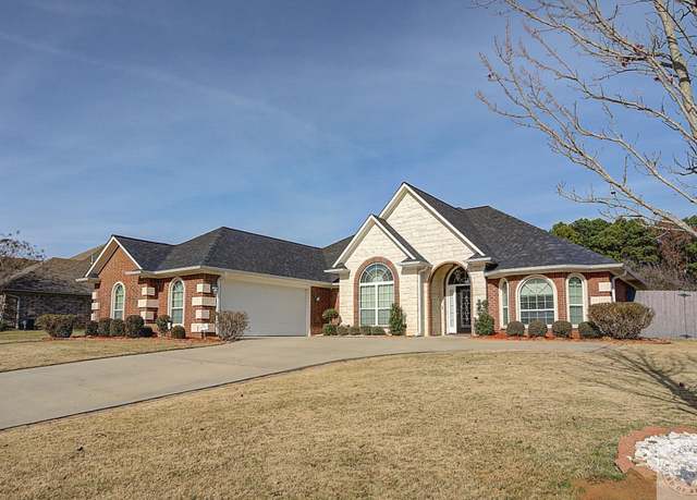 Property at 3704 Sylvia Dr, Texarkana, TX 75503, 5 beds, 3 baths