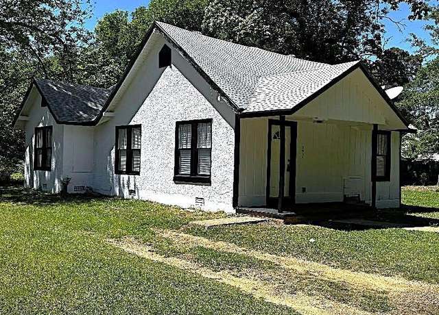 Property at 2607 Locust St, Texarkana, AR 71854, 2 beds, 1 bath
