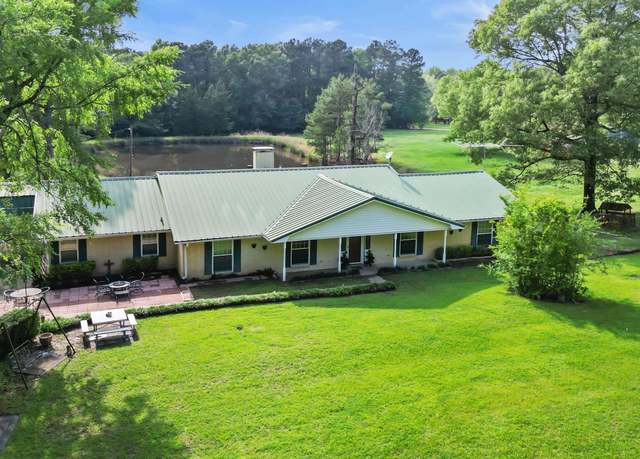 Property at 1539 Vanderbilt Rd, Texarkana, AR 71854, 3 beds, 2.5 baths