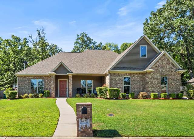 Property at 6921 Woodmere Ct, Texarkana, TX 75503, 3 beds, 2.5 baths
