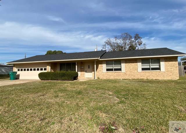 Property at 507 E Fannin St, Dekalb, TX 75559, 3 beds, 2 baths