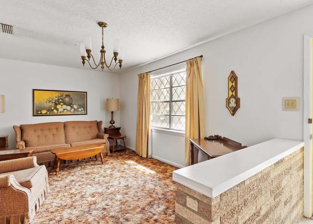 Property at 911 Crestview S, Atlanta, TX 75551, 3 beds, 2 baths