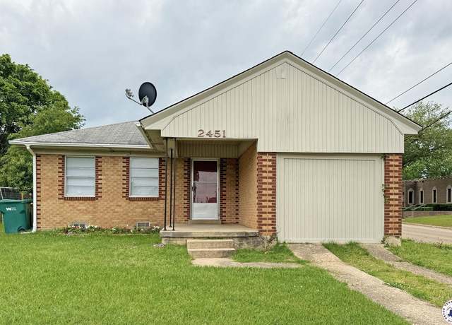 Property at 2451 Oaklawn Dr, Texarkana, TX 75501, 3 beds, 1 bath